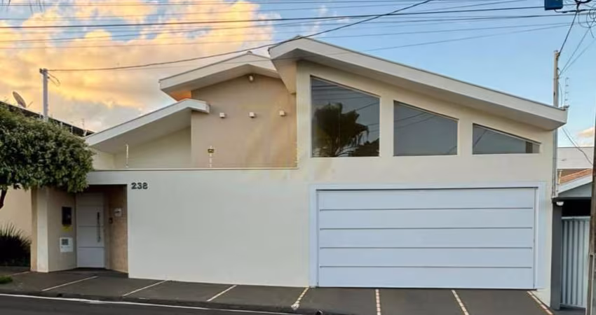 Casa para Venda em Assis, Jardim Taquaral, 3 dormitórios, 1 suíte, 2 banheiros, 2 vagas