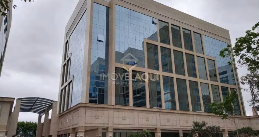 Espaço corporativo de 568,67 m² com 12 vagas para locação, possui banheiro masculino e feminino, área para copa/cozinha .