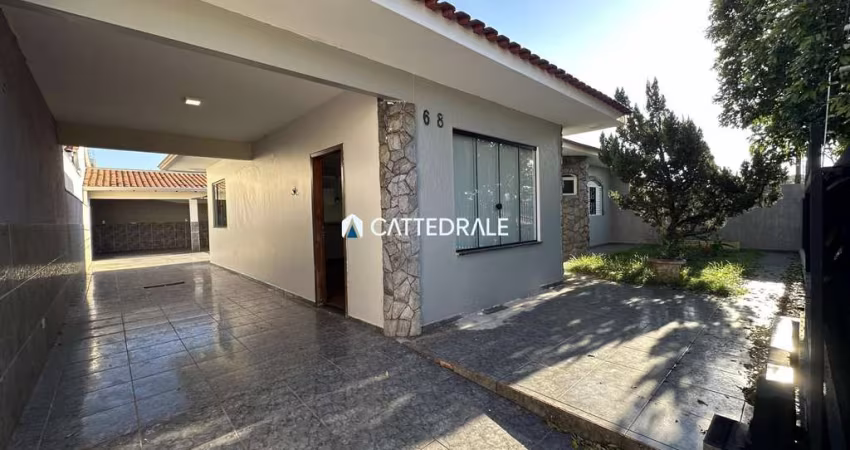 Oportunidade, casa com piscina em local privilegiado