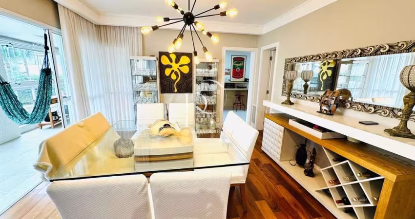 Apartamento à venda em Santos-SP na Ponta da Praia com 3 suítes, 3 vagas de garagem e 189m² de área. Imperdível!