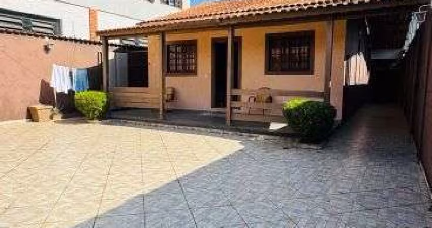 CASA TÉRREA + SALÃO DE FESTA ENORME NA REGIÃO DE VELEIROS