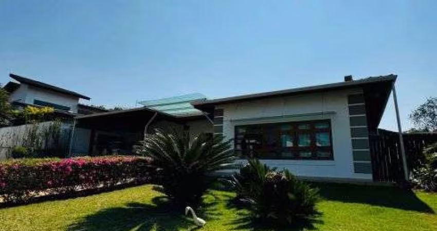 Espetacular casa térrea de alto padrão localizada no renomado Condomínio Fazenda da ilha