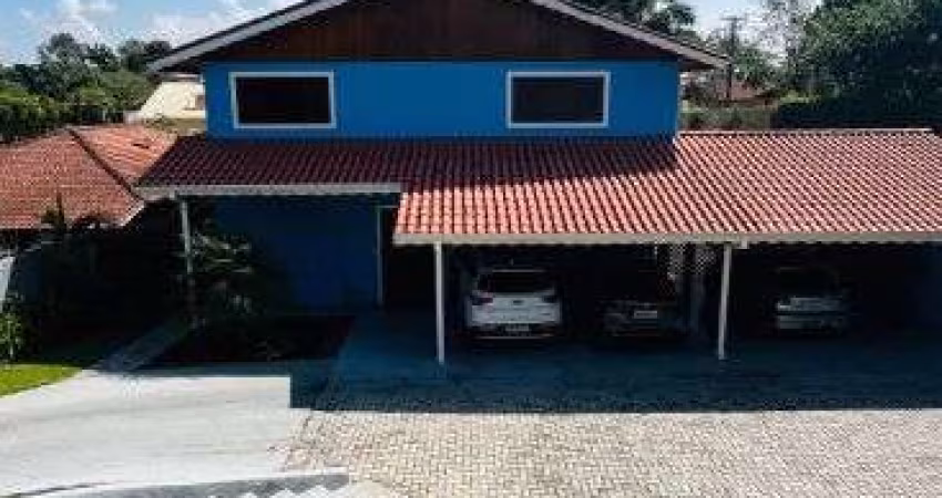Este esplêndido refúgio no condomínio fechado de alto padrão, Fazenda da Ilha
