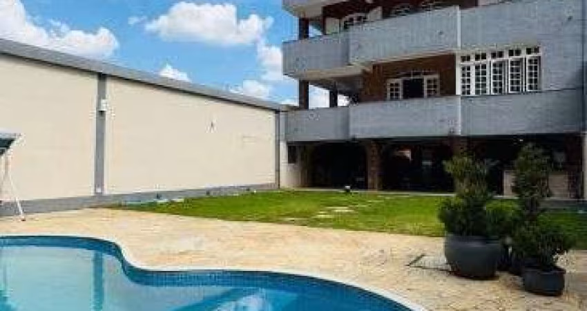 Exclusiva Residência de Alto Padrão no Condomínio Parque do Terceiro Lago com vista para Represa