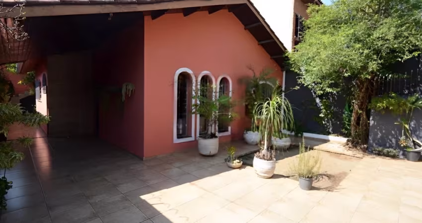 CASA TÉRREA À VENDA Porteira Fechada na região de veleiros
