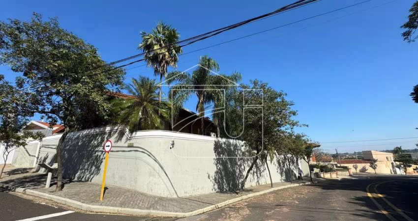 Casa à venda no Bairro Polon na cidade de Marília-SP.
