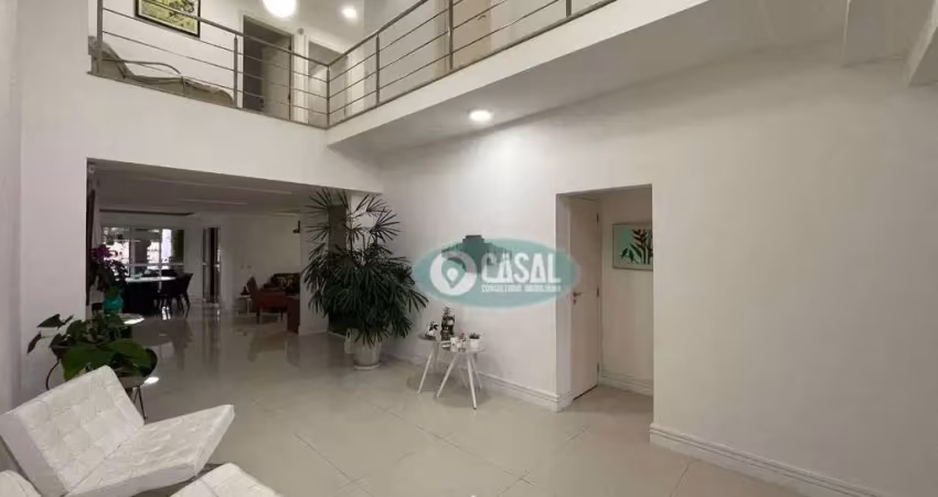 Casa em Camboinhas com 04 Quartos, Piscina e Churrasqueira