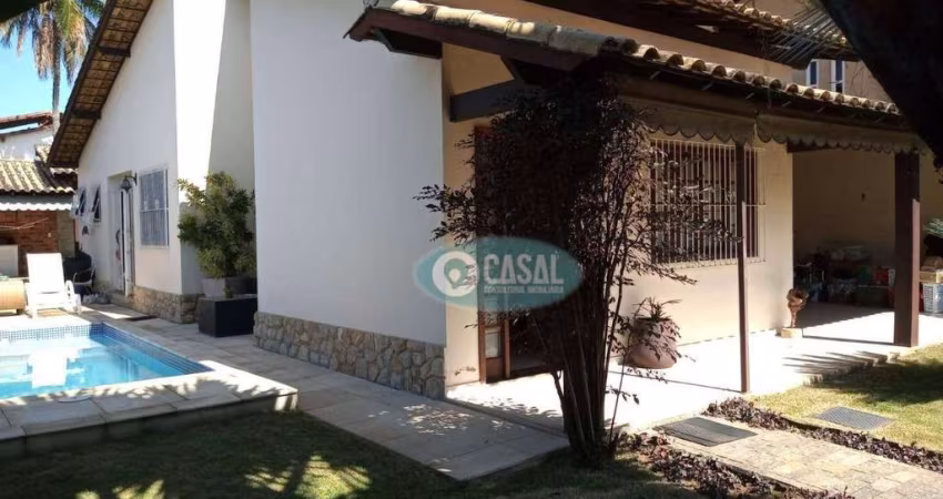 Casa Linear com 03 Quartos, Piscina e Churrasqueira no Melhor Ponto do Maravista!