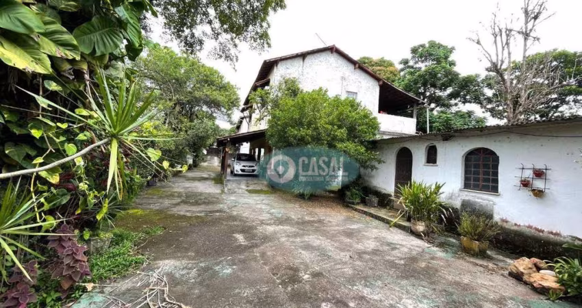 02 Casas em Terreno de 1.885 m² com Piscina, Churrasqueira e Quintalzão!