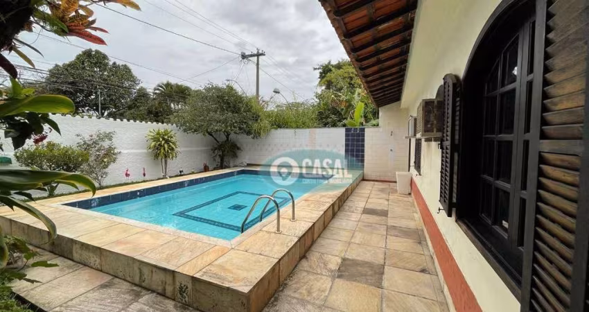 Casa em Associação de Moradores com 03 Quartos com Piscina e Churrasqueira em Itaipu