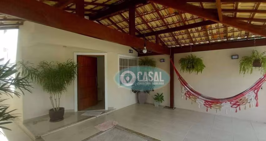 Casa com 03 Quartos à Venda em Itaipu - Niterói/RJ!.