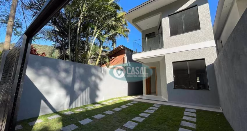 Casa no Bairro Peixoto em Itaipu com 04 Quartos, Quintal com Área Livre e Placas Fotovoltaica.