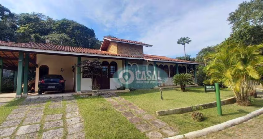 Casa com 03 Quartos, Piscina e Churrasqueira em Várzea das Moças.