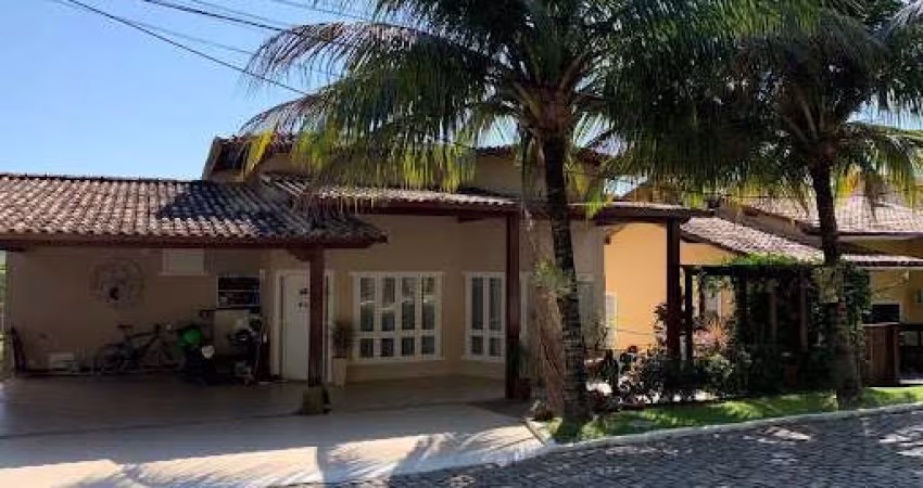 Casa em Condomínio com 04 Quartos, Piscina, Sauna e Churrasqueira em Itaipu