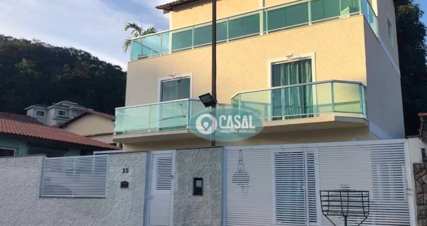 Casa com 04 Quartos à Venda em Itaipu - Niterói/RJ.