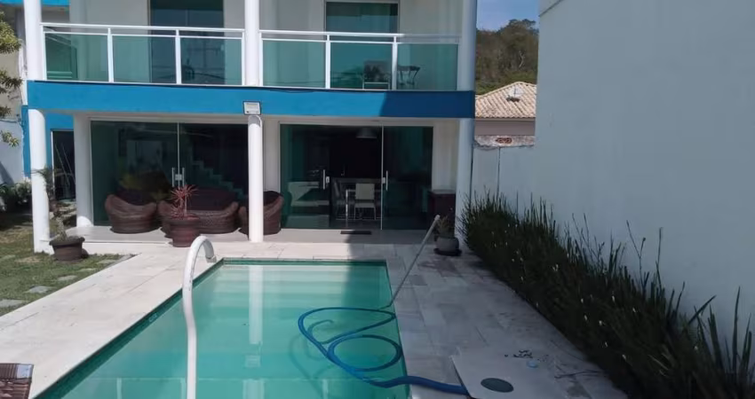 Casa em Piratininga com 03 Quartos sendo 02 Suítes, Piscina, Churrasqueira e Quintal!