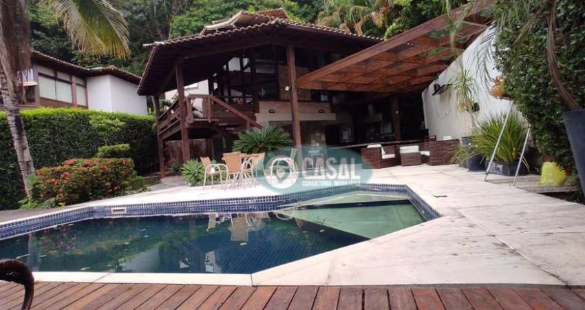 Casa em Condomínio com 03 Quartos, Piscina e Churrasqueira em Itaipu