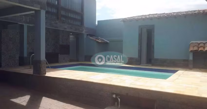 Casa com 05 quartos, piscina, sauna e churrasqueira em piratininga.
