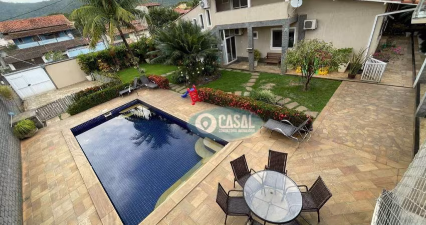 Casa com 07 Quartos à Venda em Itaipu, com Piscina, Churrasqueira e Quintal com Gramadão!
