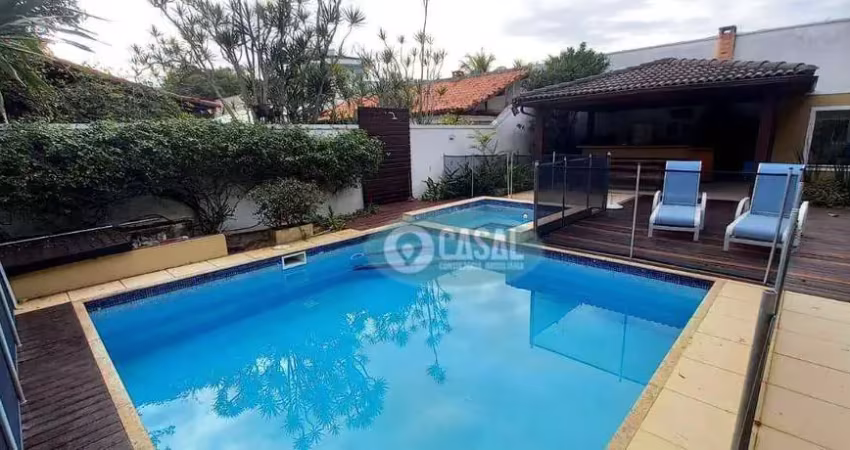 Casa em Camboinhas com 03 Quartos, Churrasqueira, Piscina e Sauna!