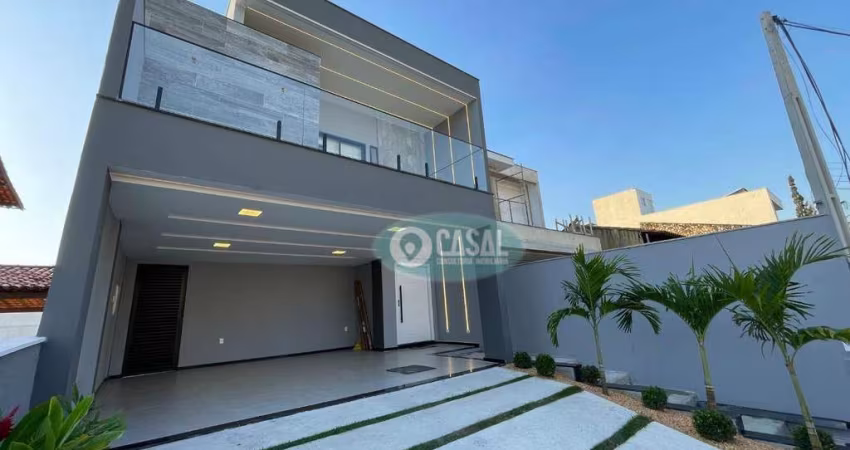 Casa com 04 Quartos à Venda em Camboinhas com Piscina e Churrasqueira.