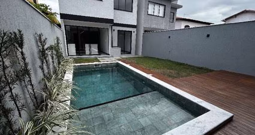 Casa em Camboinhas com 04 Quartos com Quintal, Piscina e Churrasqueira