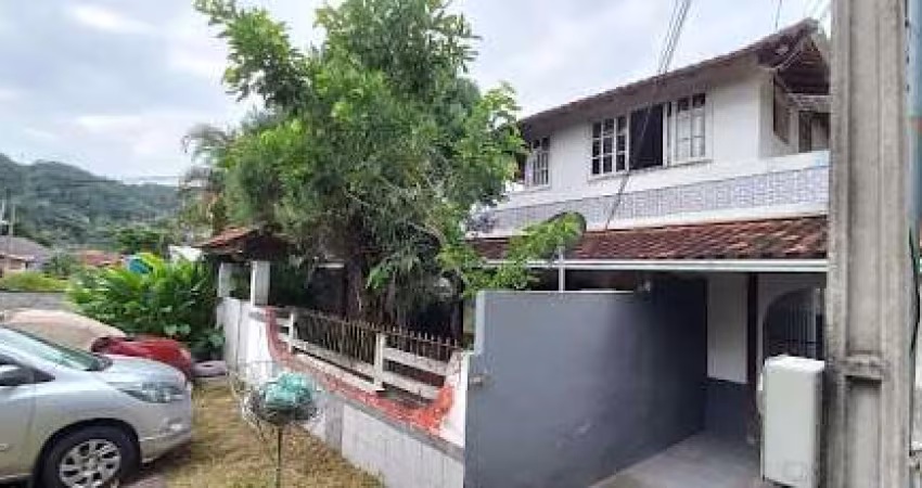 Casa com 01 Quarto à Venda em Itaipu - Niterói/RJ