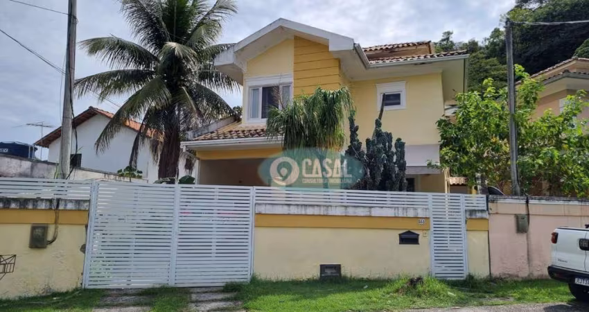 Casa com 03 Quartos à Venda em Piratininga com Piscina e Churrasqueira!