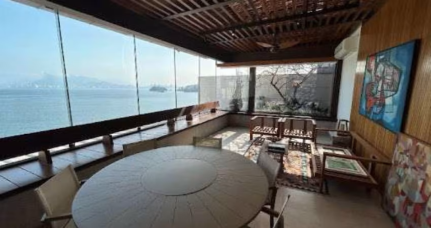Cobertura com Vista para Praia de Icaraí com 03 Suítes, Piscina, Sauna e Churrasqueira.
