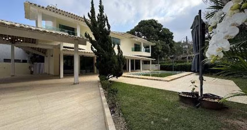 Casa em Condomínio com 03 Suítes, Piscina e Churrasqueira em Piratininga - Niterói/RJ.