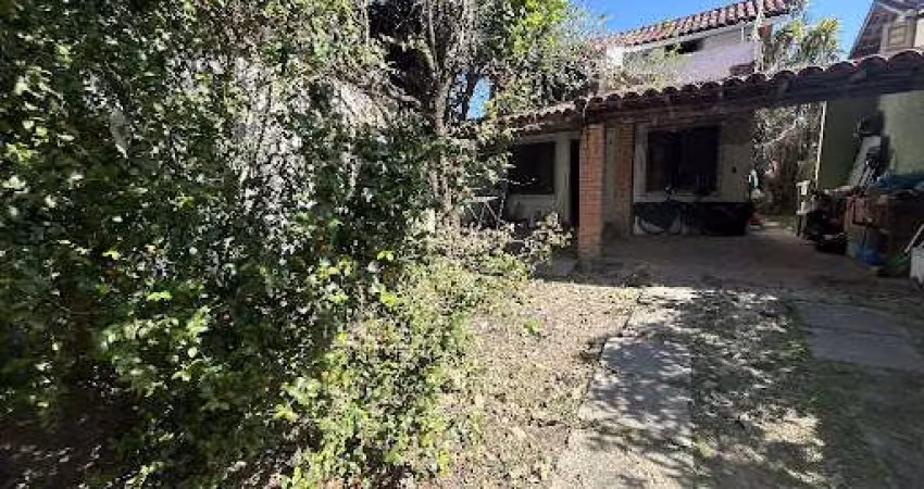 Casa com 02 Quartos à Venda em Itaipu.