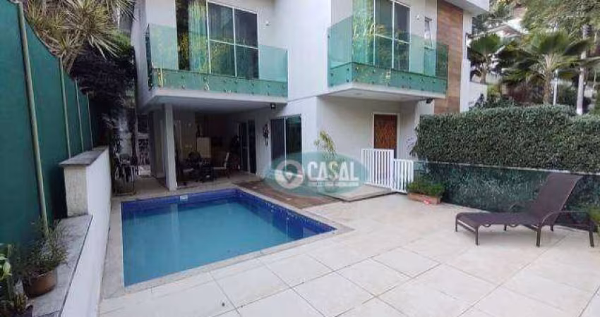 Casa em Condomínio com 03 Quartos sendo 03 Suítes à Venda.