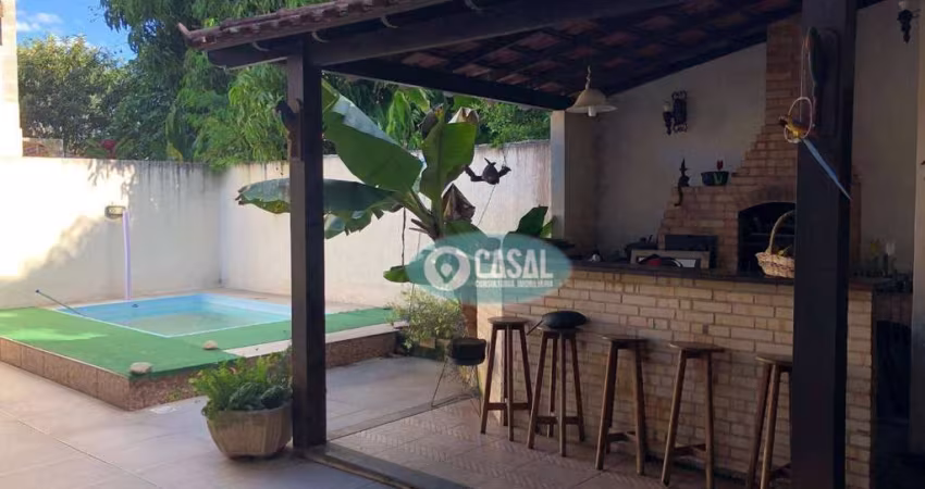 Casa em Condomínio com 04 Quartos, Piscina e Churrasqueira em Maria Paula.