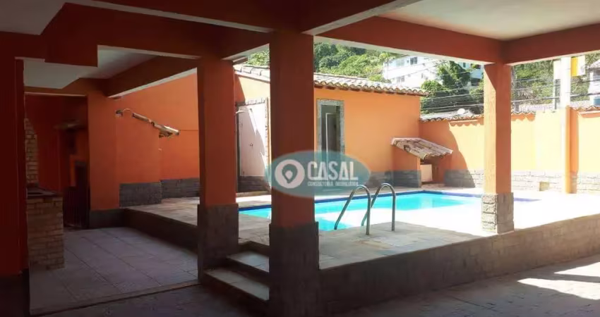Casa com 07 Quartos sendo 05 Suítes, Hidromassagem, Piscina, Churrasqueira e Sauna, em Piratininga.