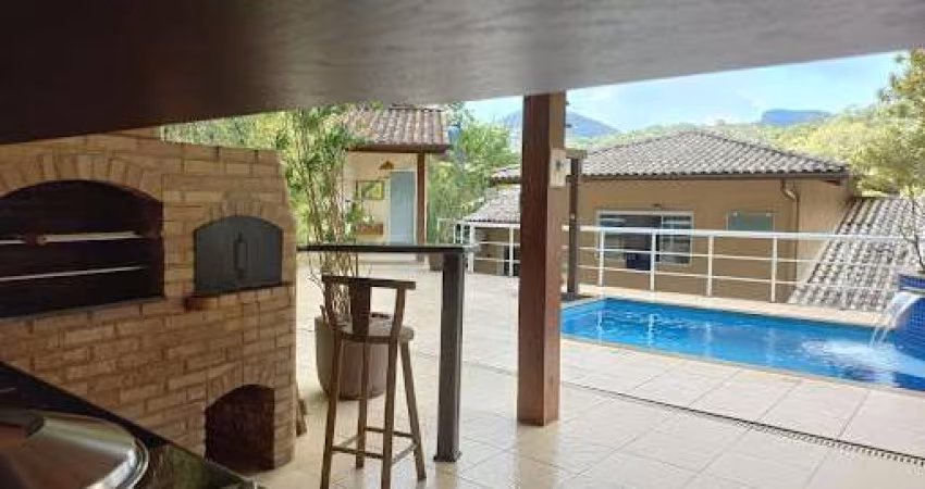 Casa em Condomínio com 04 Quartos à Venda em Pendotiba - Niterói/RJ.