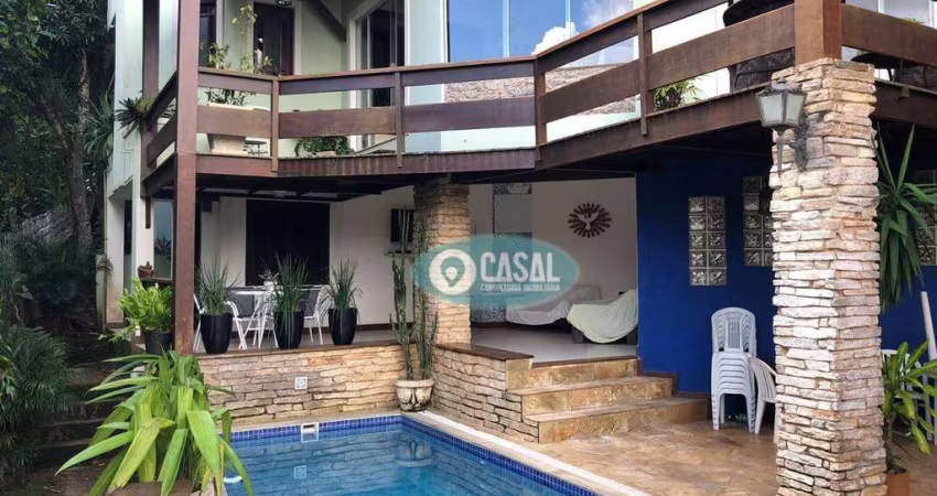 Casa com 03 Quartos sendo 03 Suítes em Condomínio Itaipu.