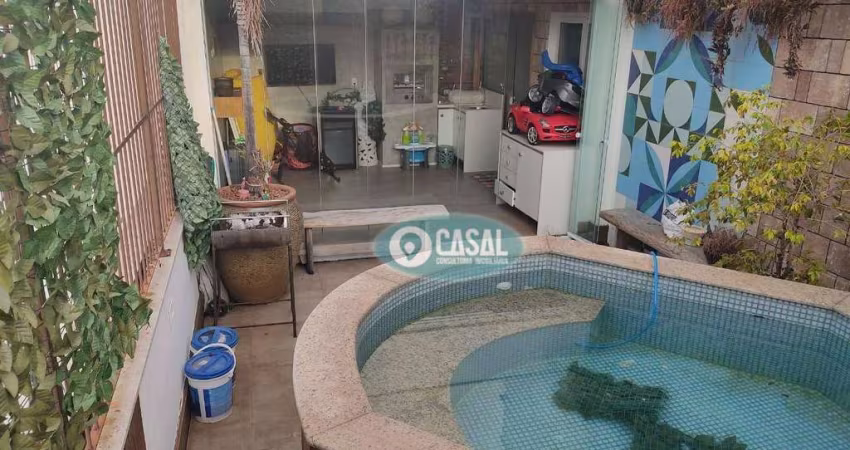 Cobertura com 03 Quartos, Piscina e Churrasqueira em Prédio na Frente da Praia de Icaraí.