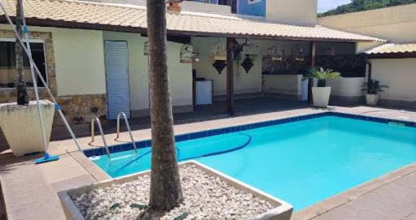 Casa com 03 Suítes à Venda em Itaipu com Piscina, Sauna e Churrasqueira!