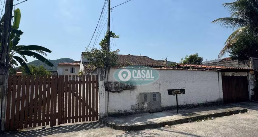Conjunto de 06 Kitnets com 01 Casa Independente com piscina e quintal em Itaipu!