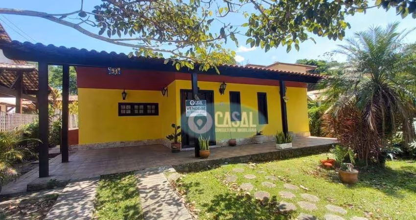 Casa Linear em Condomínio com 03 Quartos, Piscina e Churrasqueira em Várzea das Moças - Niterói/RJ.