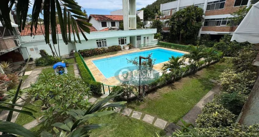 Casa em Itacoatiara Dentro de Condomínio com 04 Quartos e Varandão Gourmet com Churrasqueira em Itacoatiara!