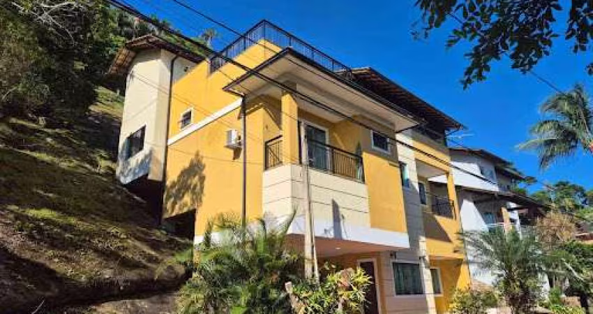 Casa em Condomínio com 04 Quartos em Piratininga