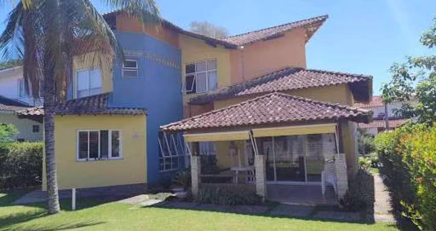 Casa em Condomínio com 03 Quartos  em Itaipu