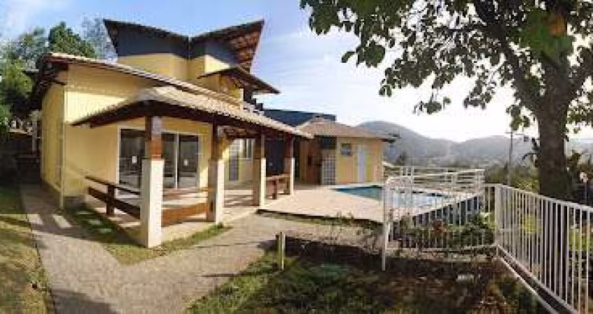 Casa em Condomínio com 04 Quartos à Venda em Maria Paula - Niterói/RJ.