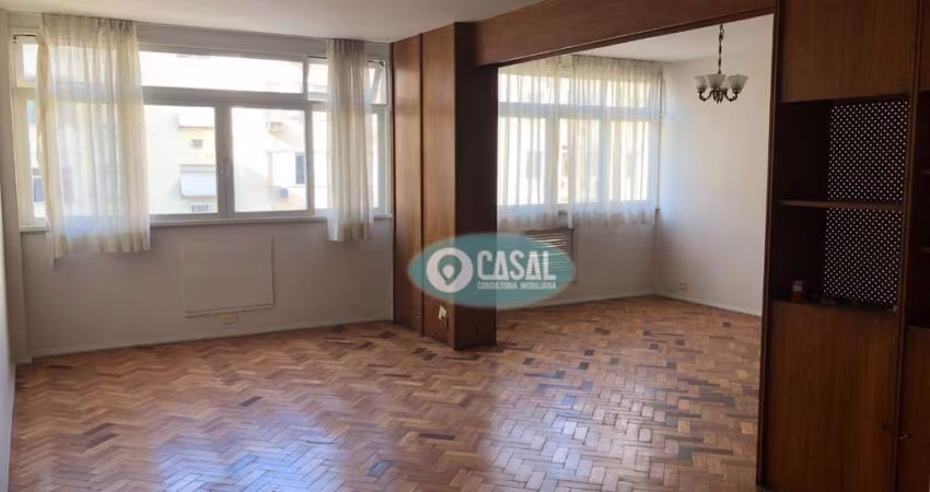Apartamento com 03 Quartos a Poucos Passos da Praia de Copacabana.