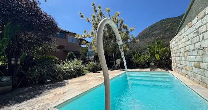 Casa em Itacoatiara com 04 Quartos, Piscina e Quintalzão