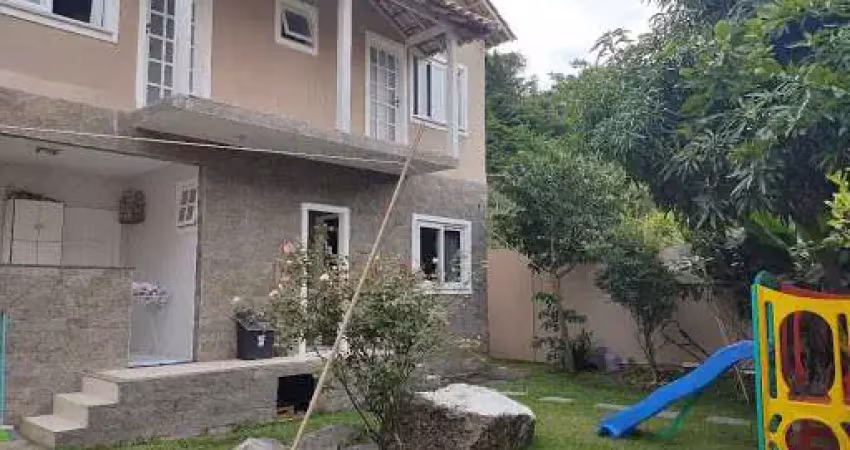 Casa com 04 Quartos à Venda, 220 m²- Piratininga - Niterói/RJ.