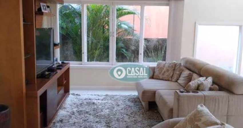 Casa em Condomínio com 05 Quartos.