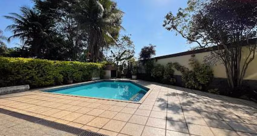 Casa em Pendotiba com 03 Quartos sendo 03 Suítes, Piscina, Churrasqueira e Sauna.