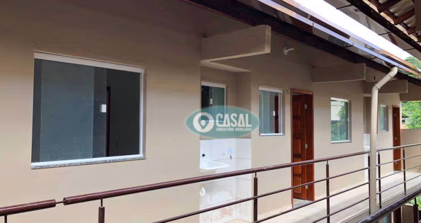 Kitnet em Itaipu, com 01 Quarto, Cozinha, Banheiro e Área de serviço!